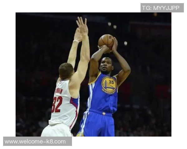 杜兰特三节高效表现轻松拿下19分6篮板3助攻1抢断助球队获胜